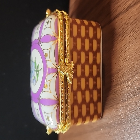 Ceramic Picnic Basket trinket box - Picture 2 of 9